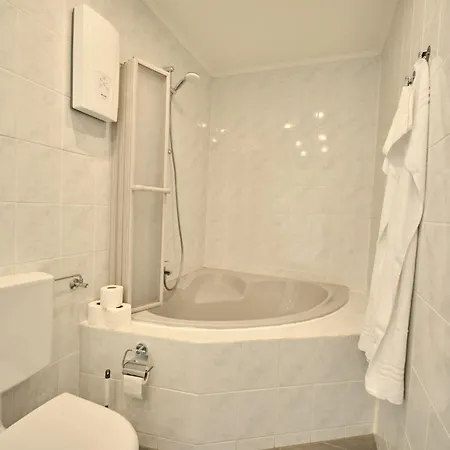דירה Neu! Stilvolle Altbauwohnung - Ruhig Mit Blick Ins Gruene